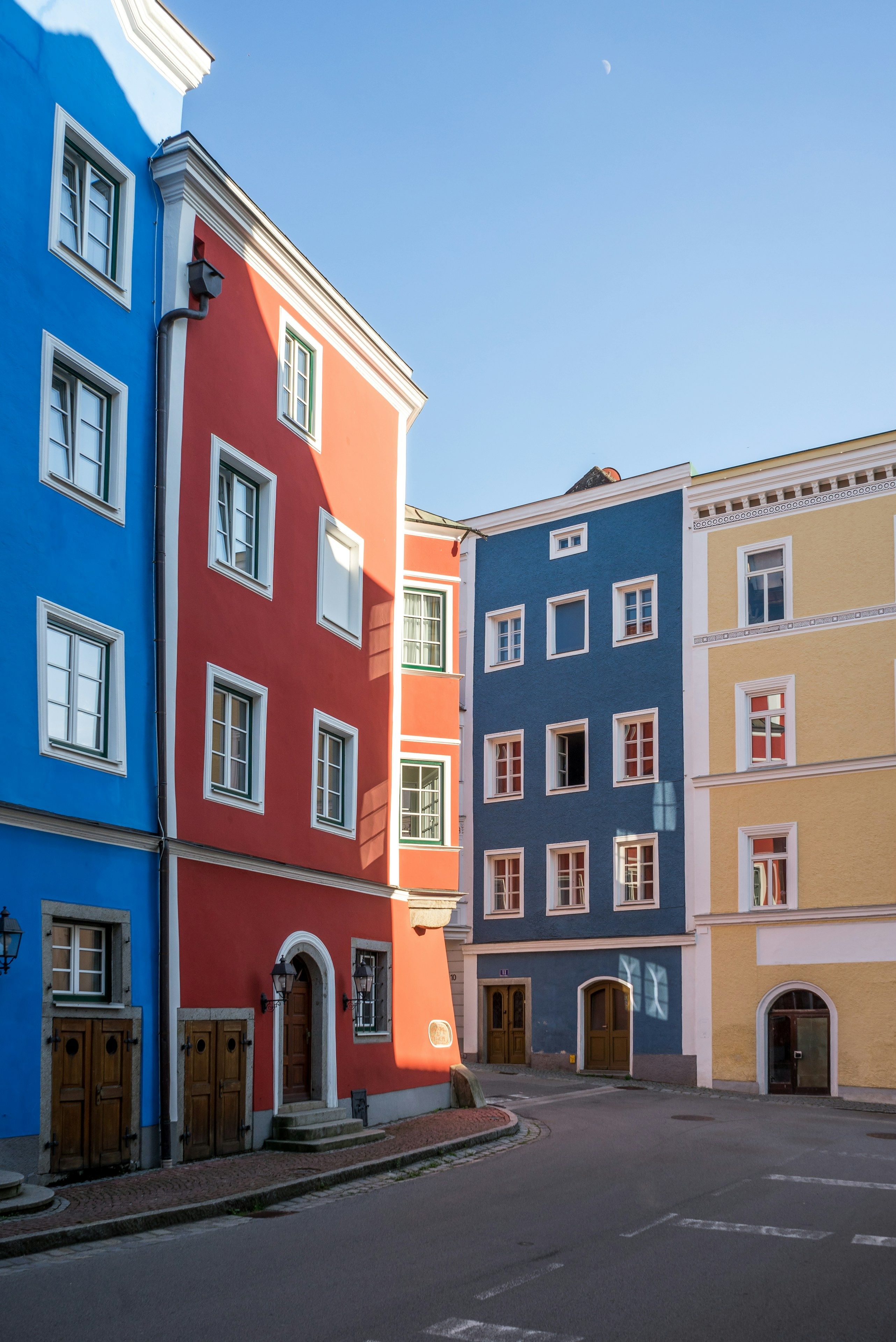 Frisch gestrichene Hausfassaden - durchgeführt vom Malerbetrieb Hertel aus Stein bei Nürnberg
